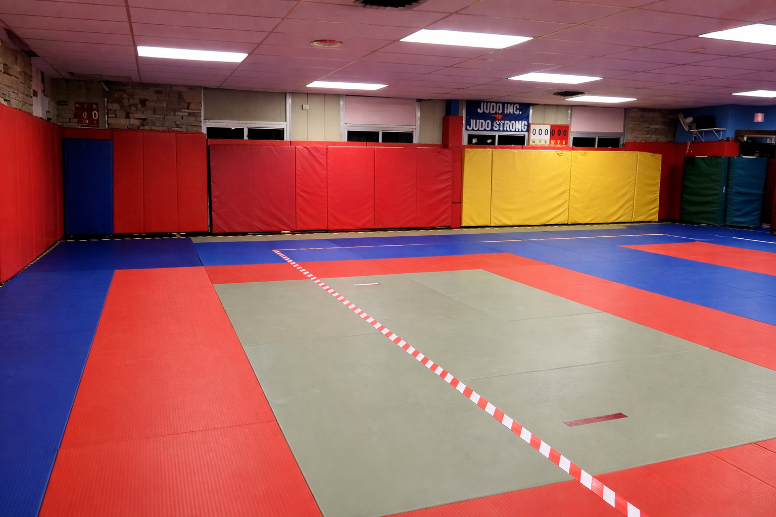 Spring loaded mat area